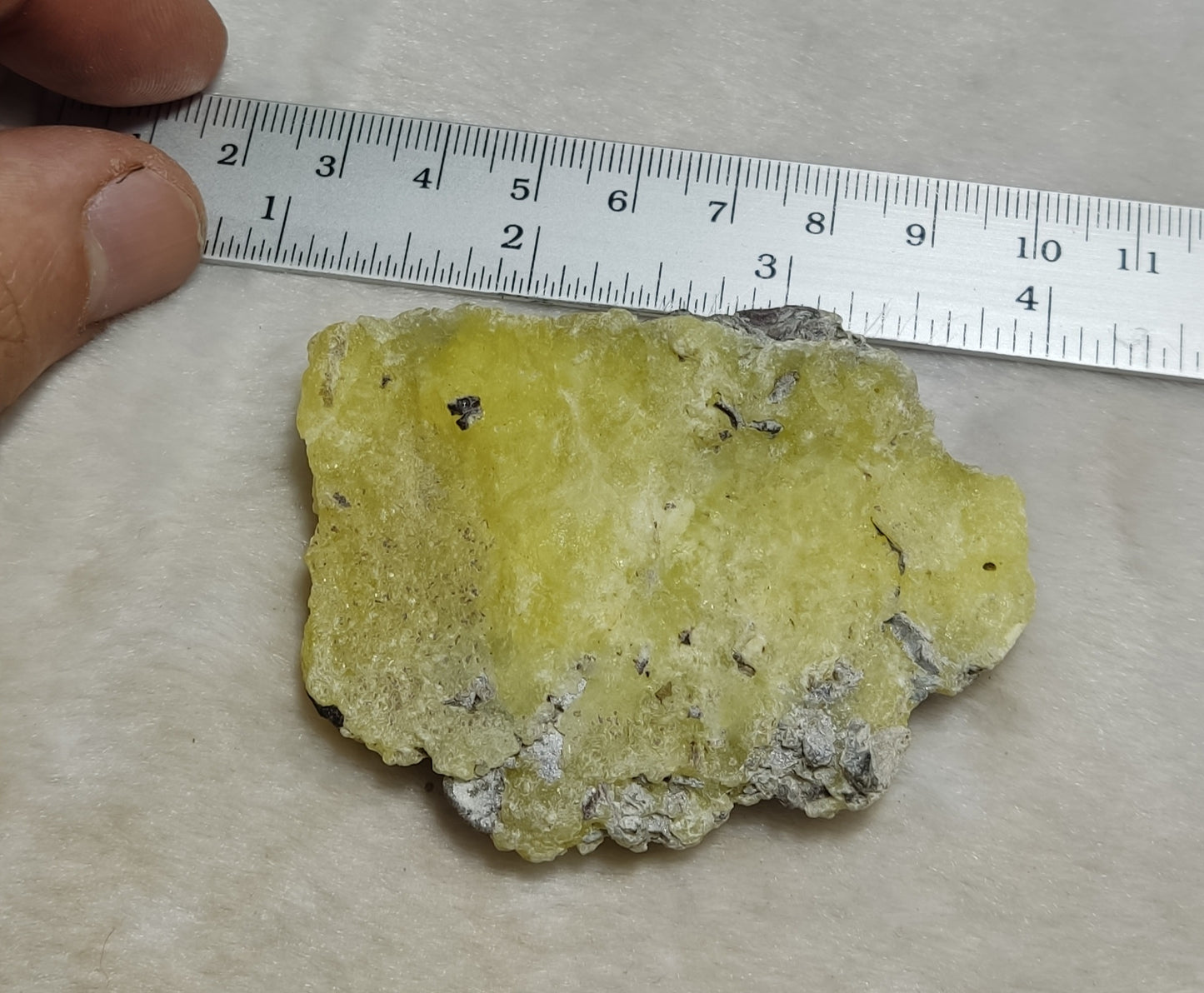 Natural yellow color Brucite 52 grams