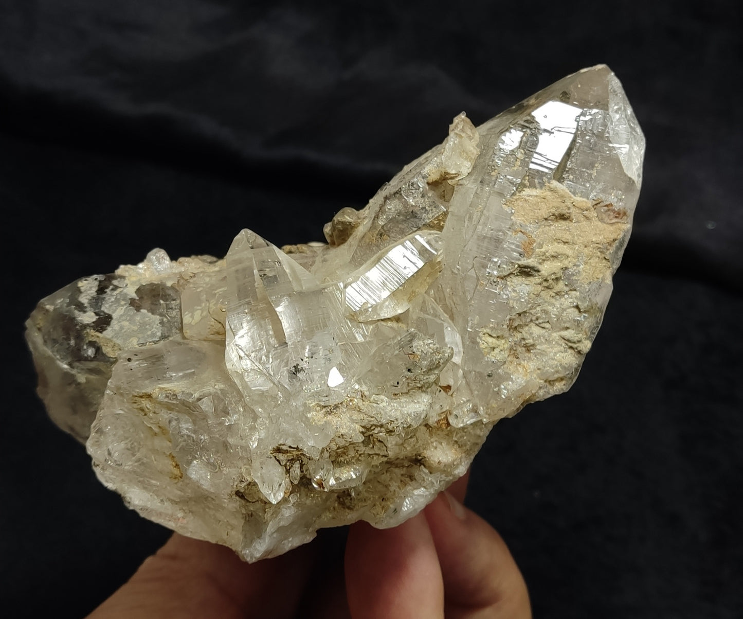 Natural terminated Quartz Crystal Specimen 436 grams