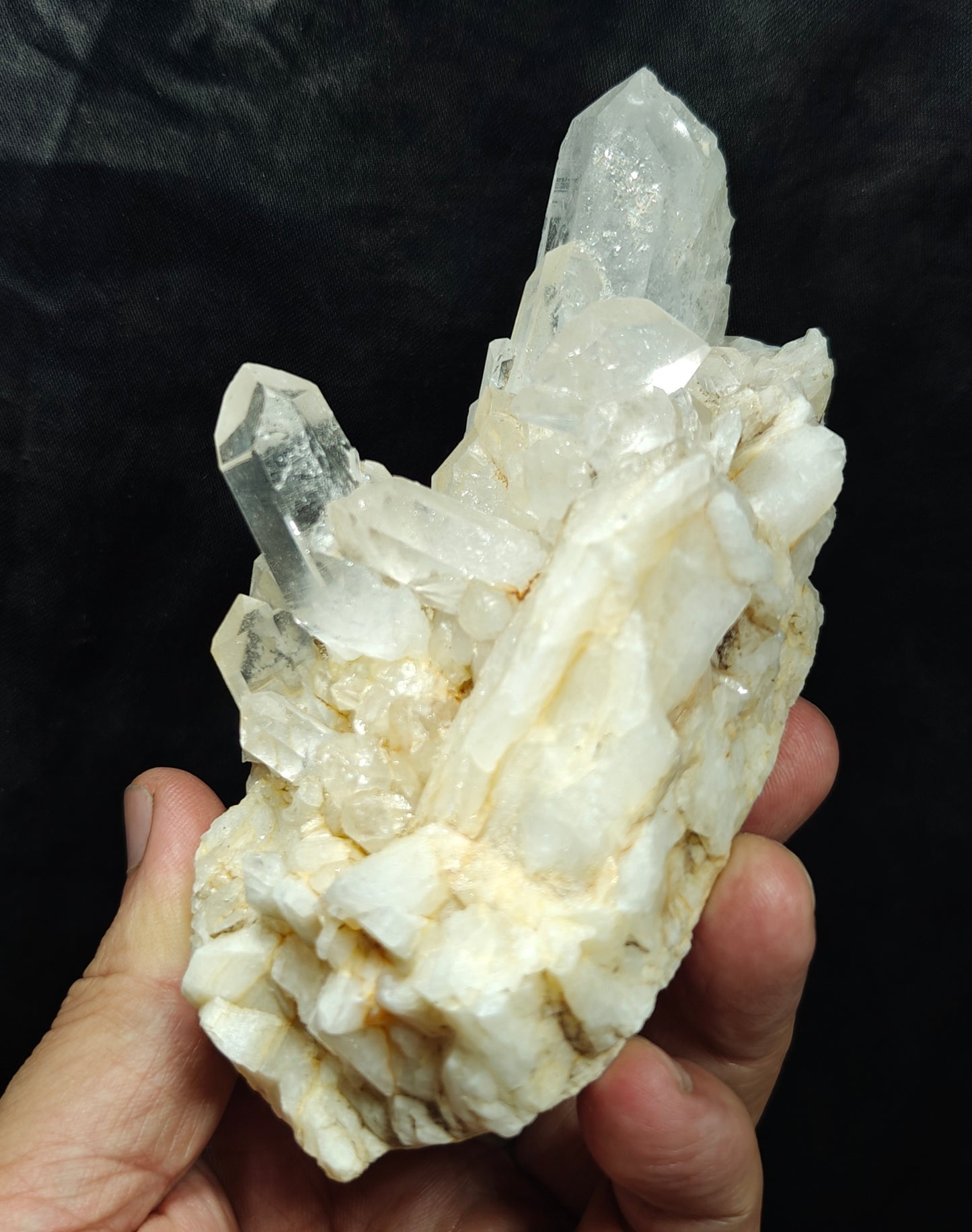 Natural Terminated quartz Crystals cluster 394 grams