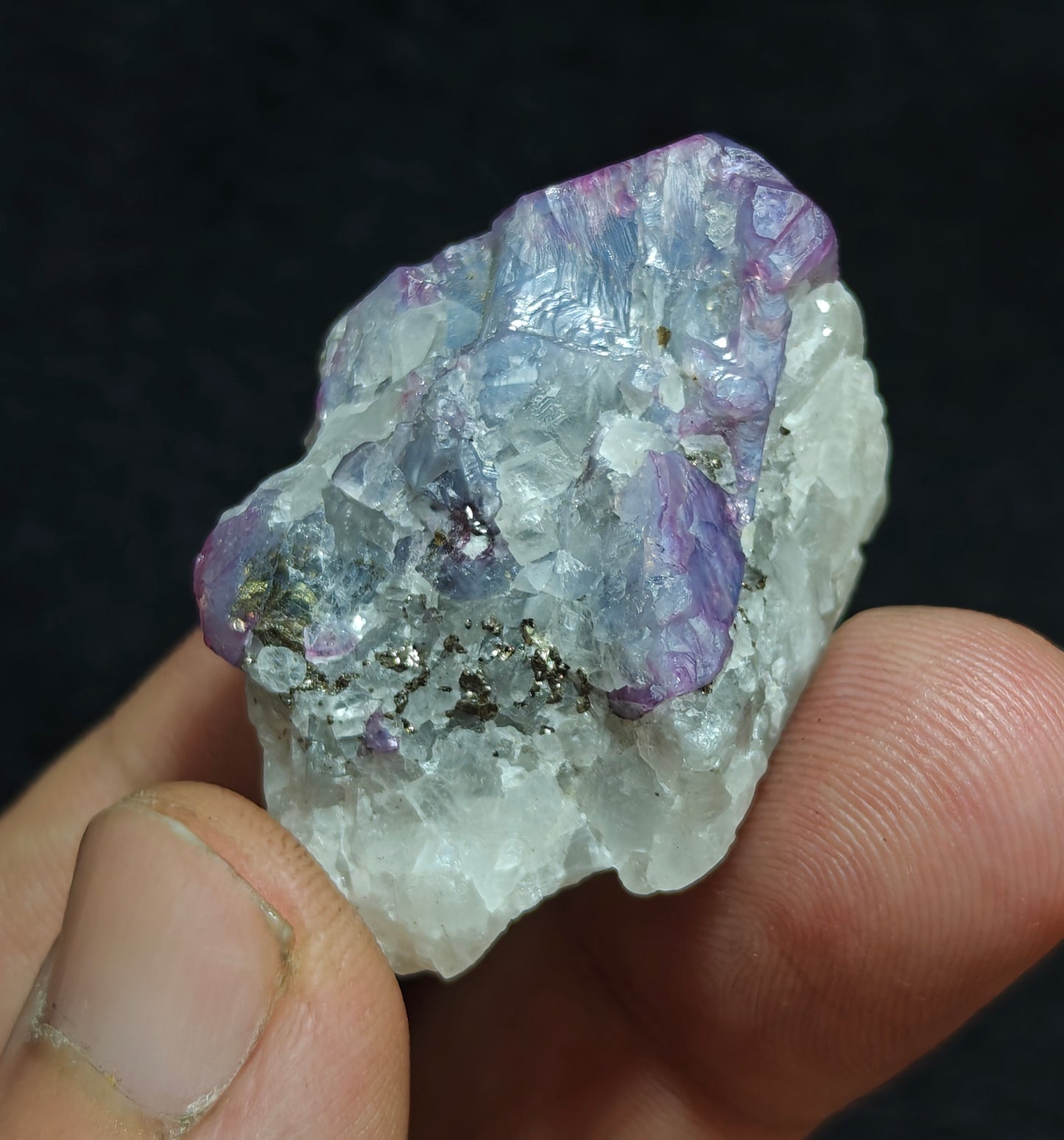 Natural corrundum on matrix 25 grams