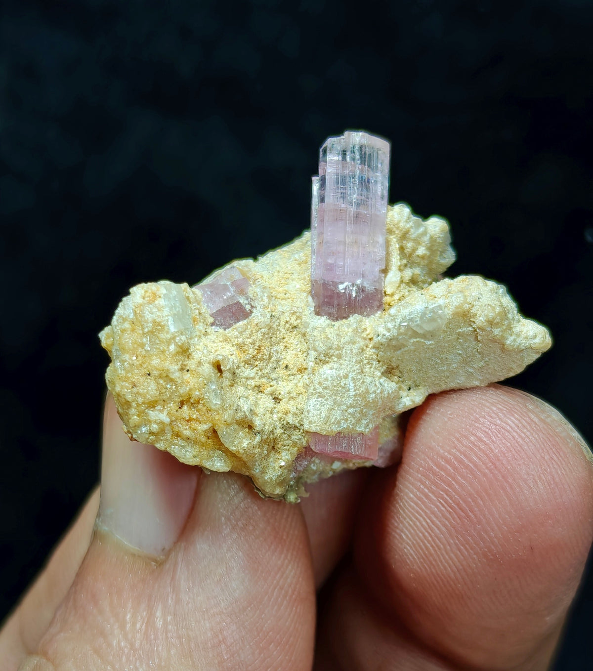 天然ピンクトルマリン原石（母岩付き） 9g