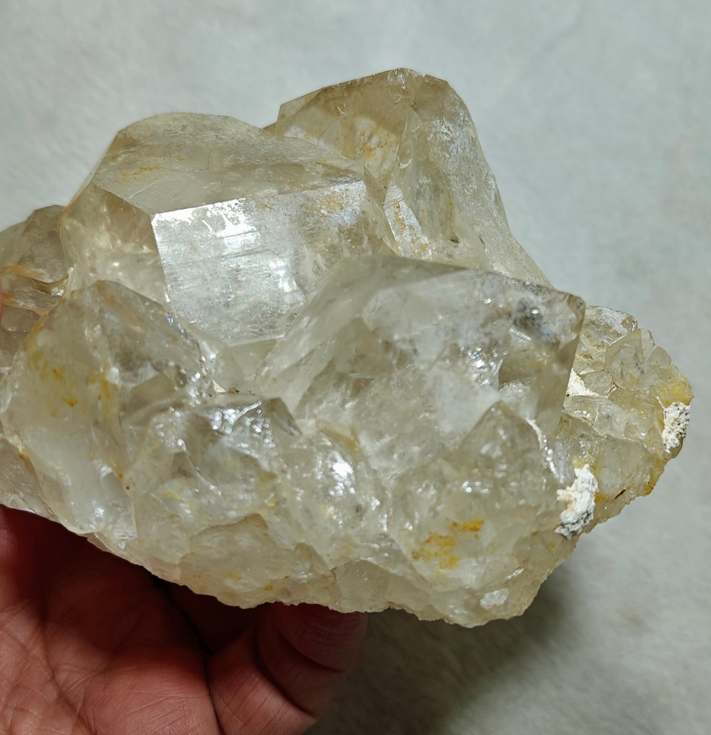 Quartz crystals having gwindle like formations 694 grams