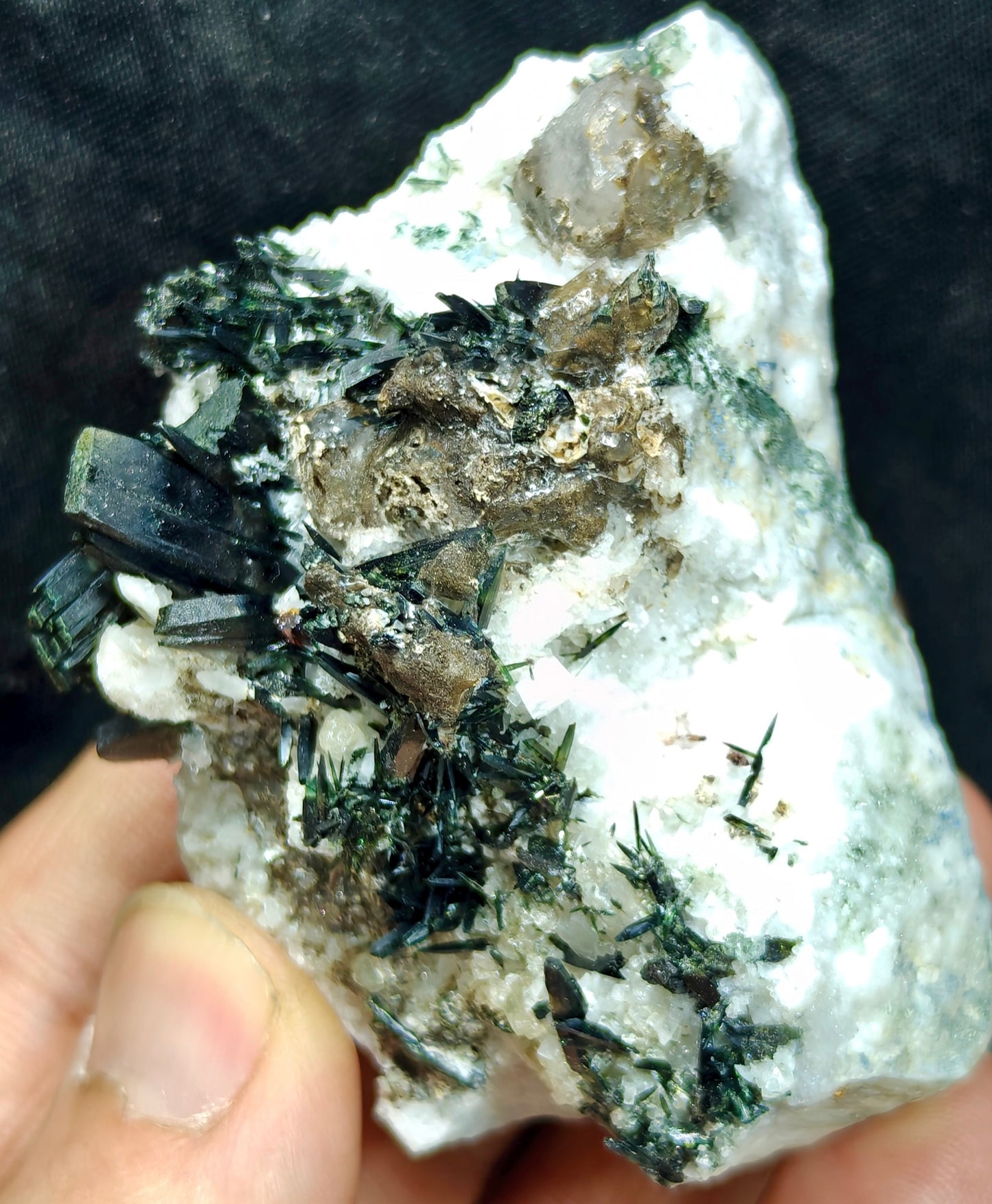 Single beautiful aesthetic aegirine crystals specimen 175 grams