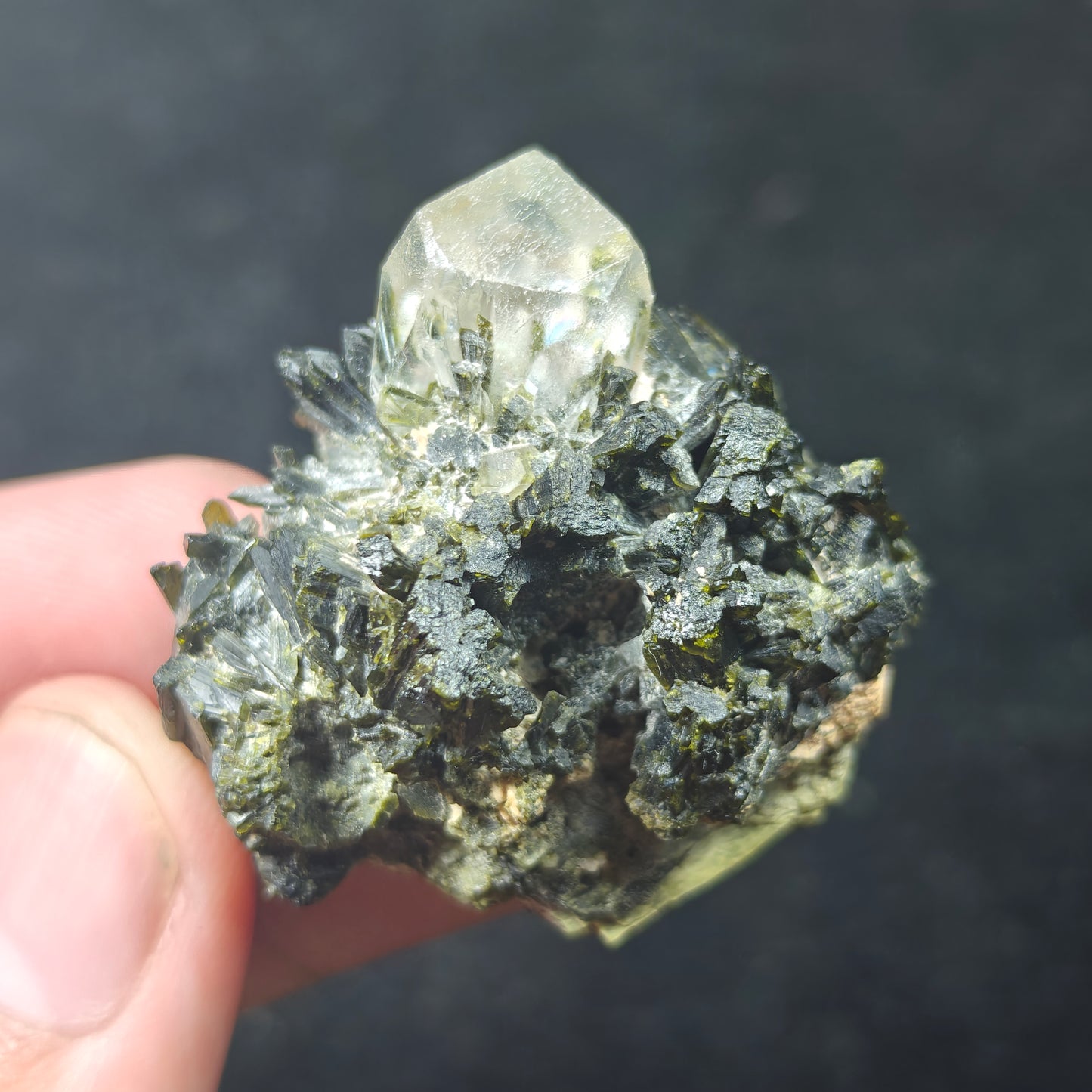 Natural Quartz with epidote 32 grams