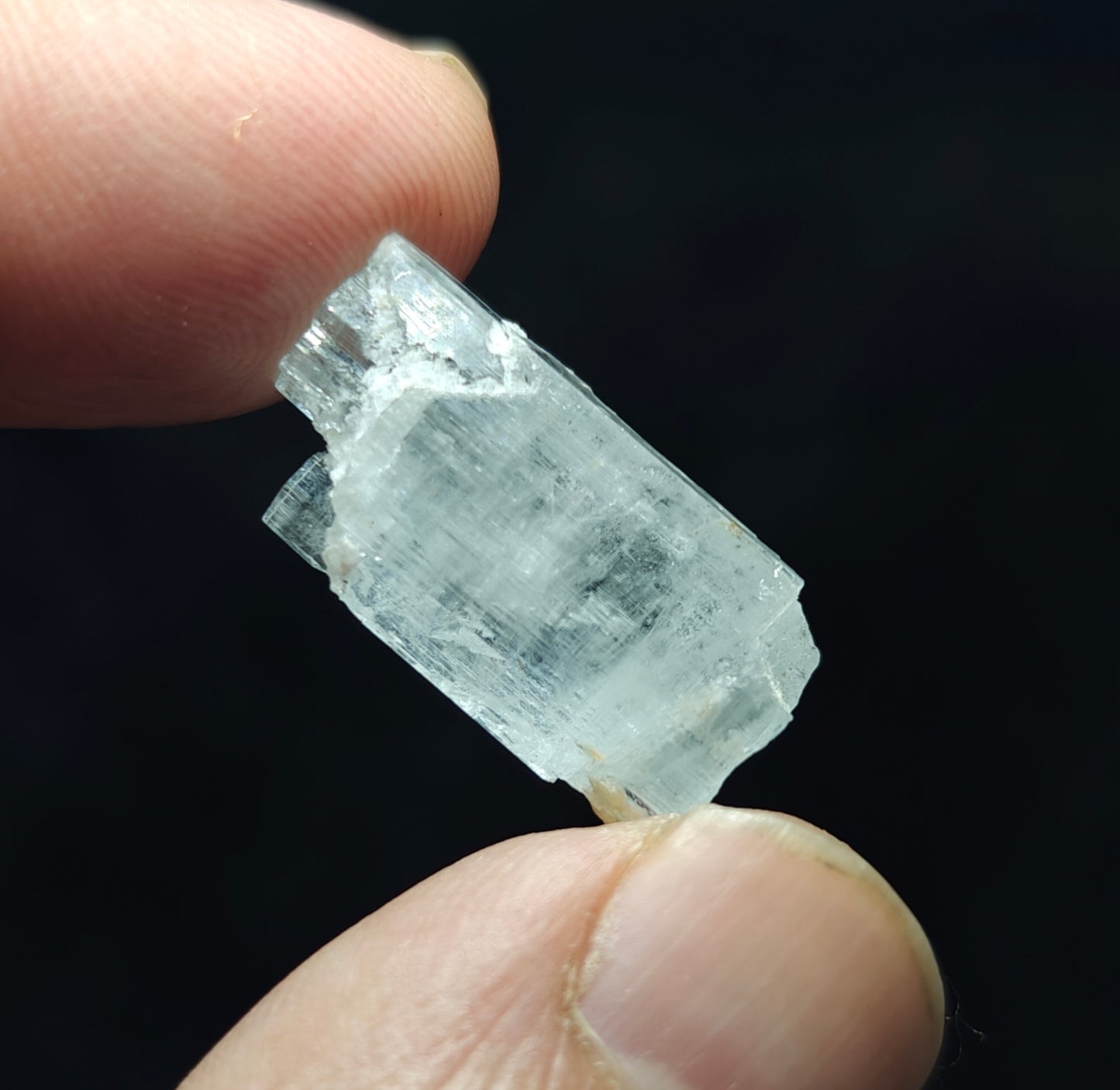 Natural aquamarine crystal twin formation 23 carats