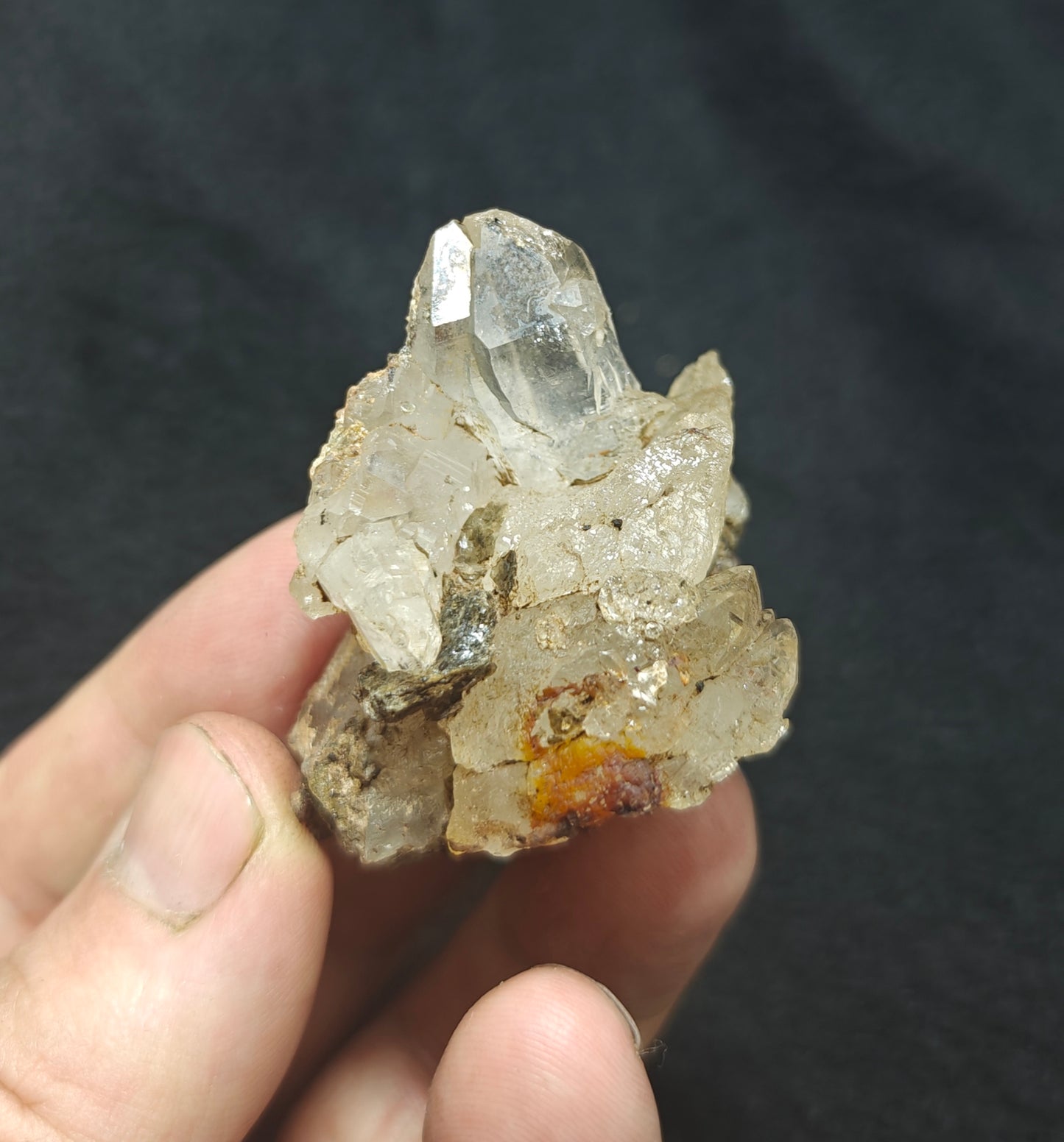 Natural Quartz with siderite 41 grams