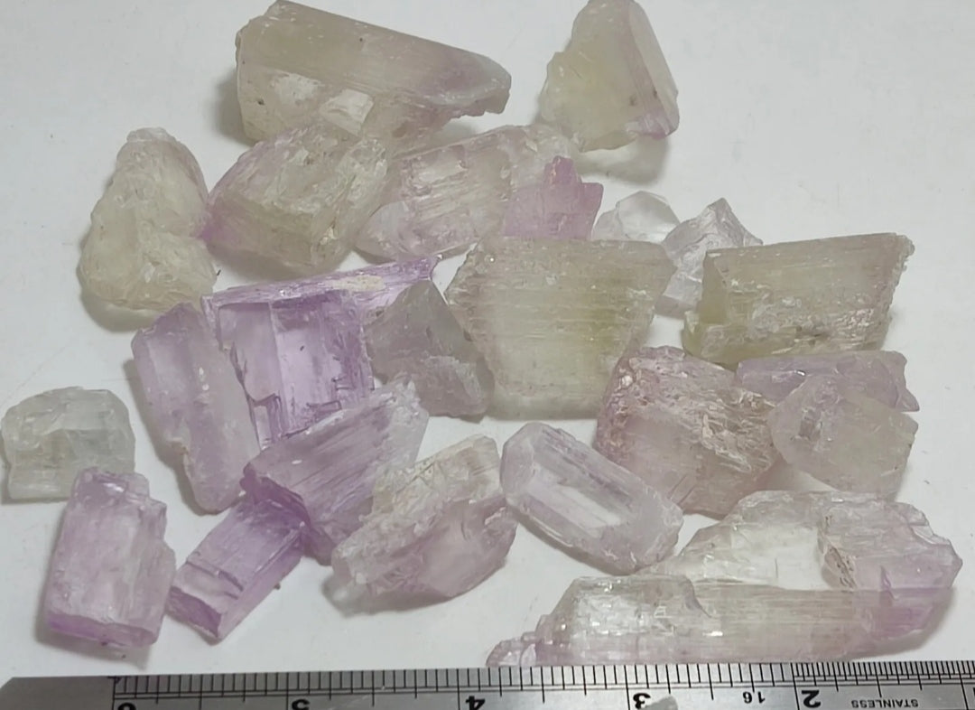 380 grams lot of rough Kunzite/spodumene