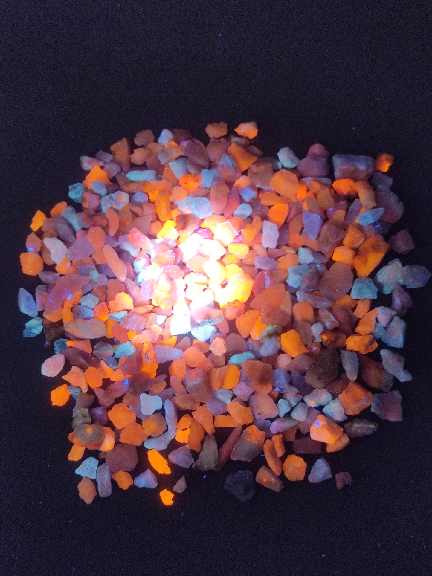 Fluorescent Hackmanite collection 120 grams