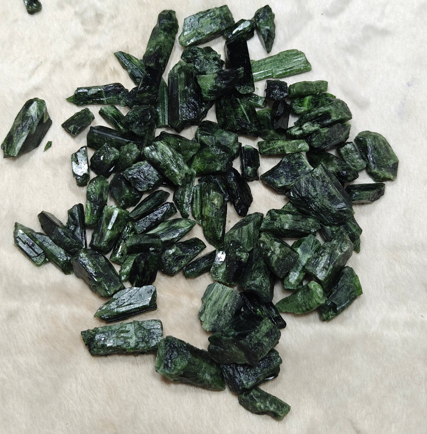 500 grams diopside crystals