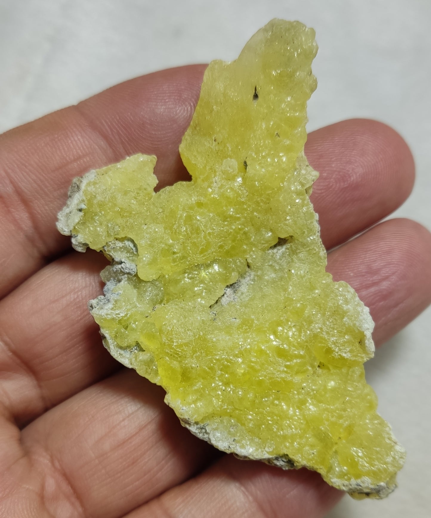 Natural yellow color Brucite 23 grams