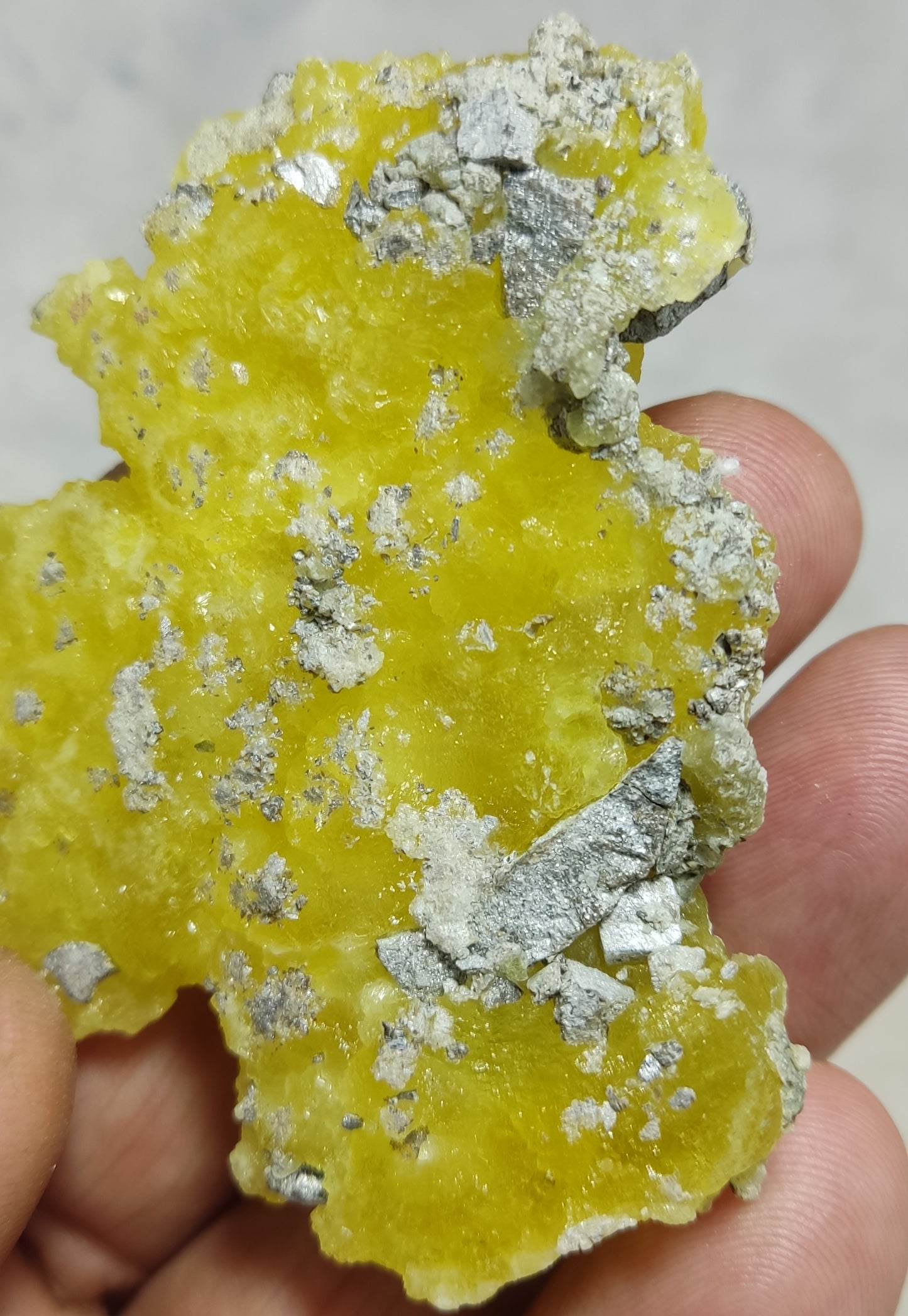 Natural yellow color Brucite 45 grams