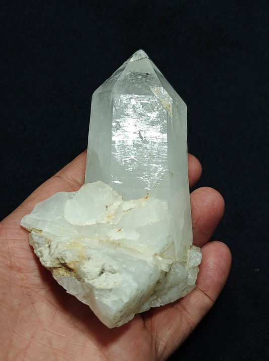 Natural Quartz Crystal self standing 323 grams