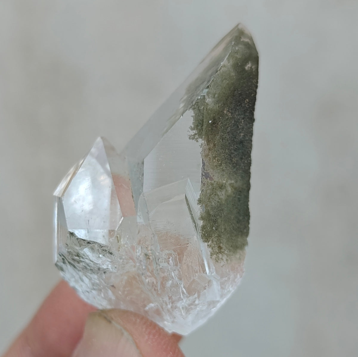 Natural chlorite Quartz crystal 22 grams