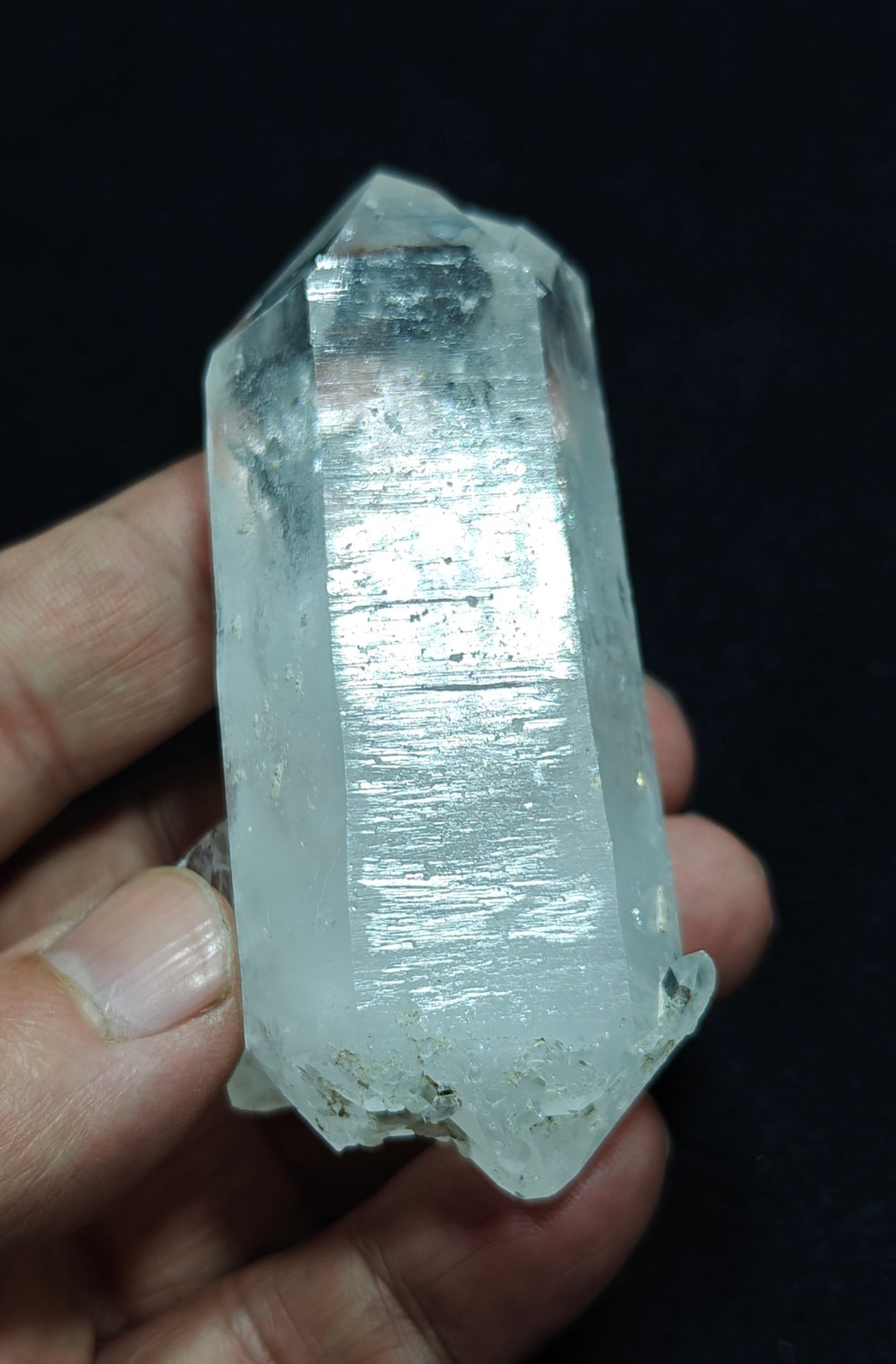 Natural quartz Crystals with twin crystals head and double terminated 133 grams
