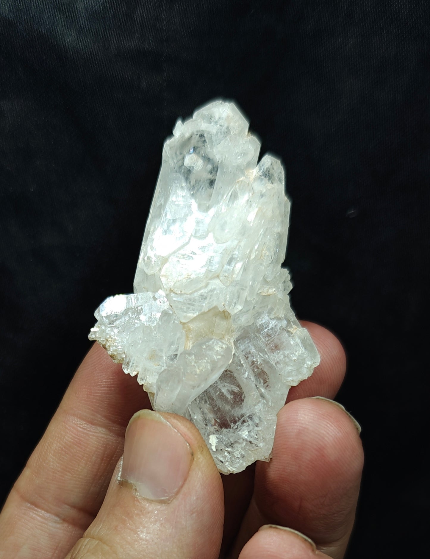 Natural terminated Faden Quartz crystals specimen 41 grams
