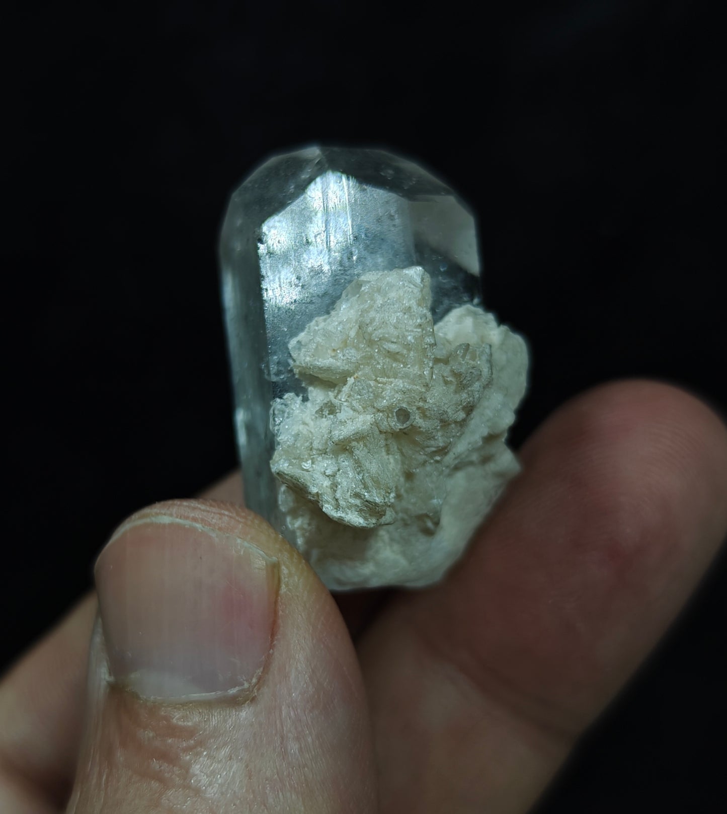 Natural perfectly terminated Topaz crystal 33 grams