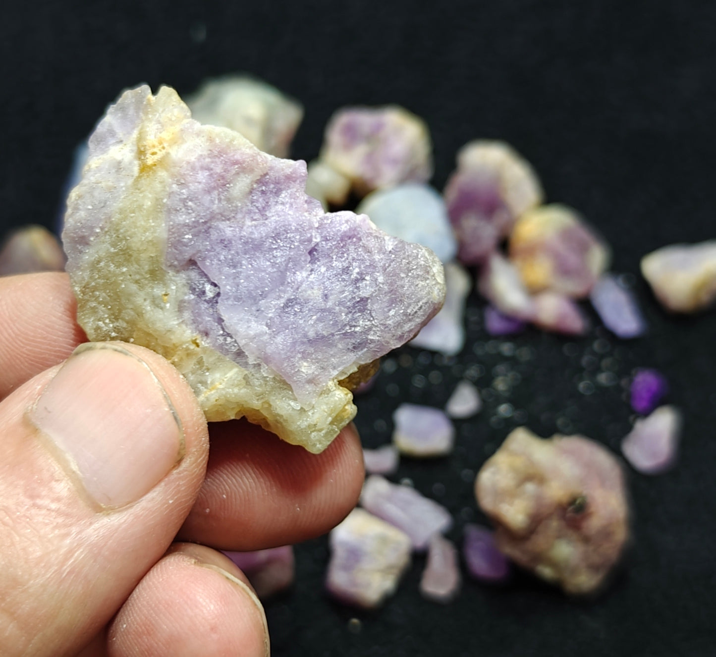 Rough Hackmanite Highly Tenebrescent Lot 100 grams