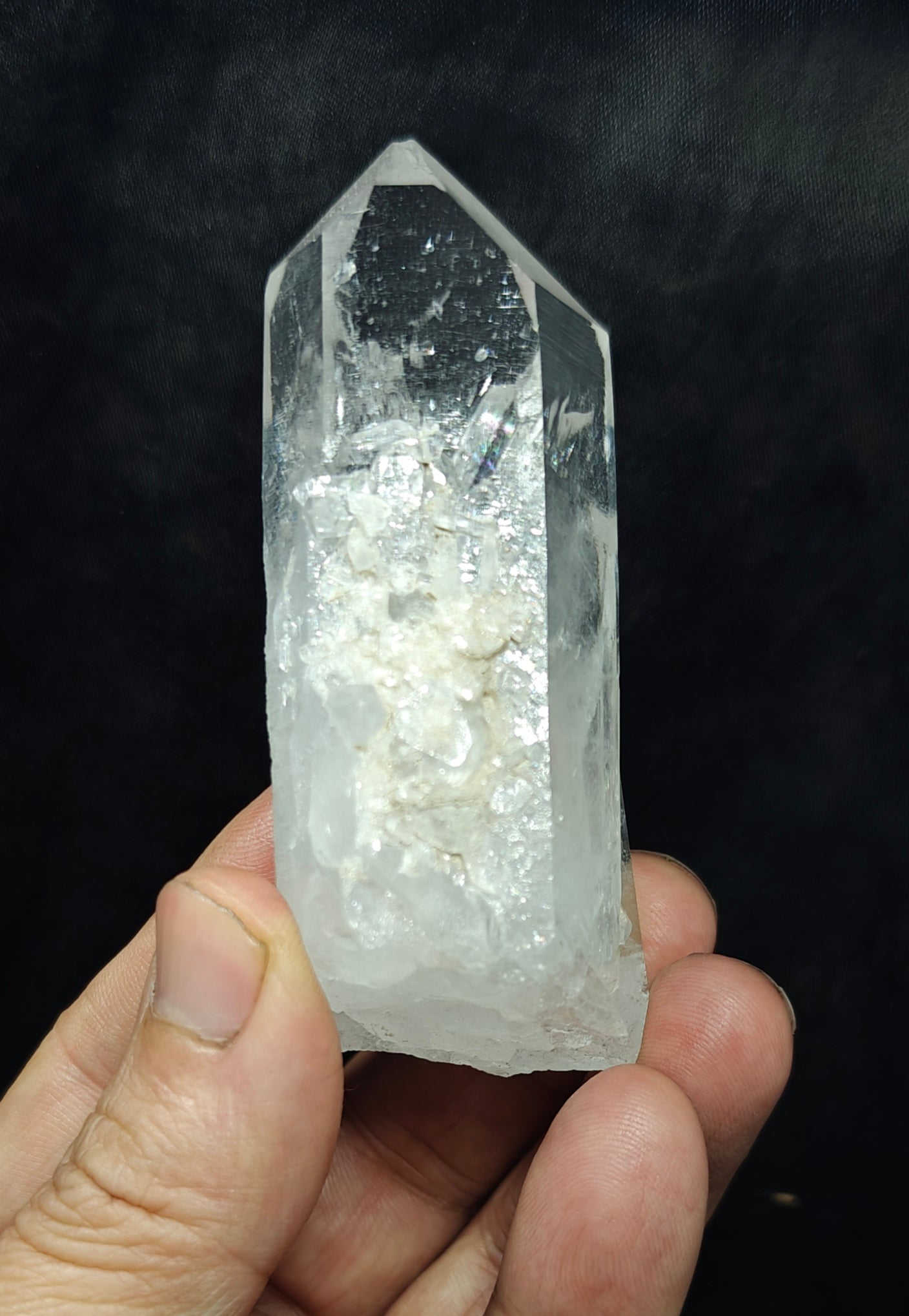 An amazing terminated twin Quartz Crystals specimen 142 grams