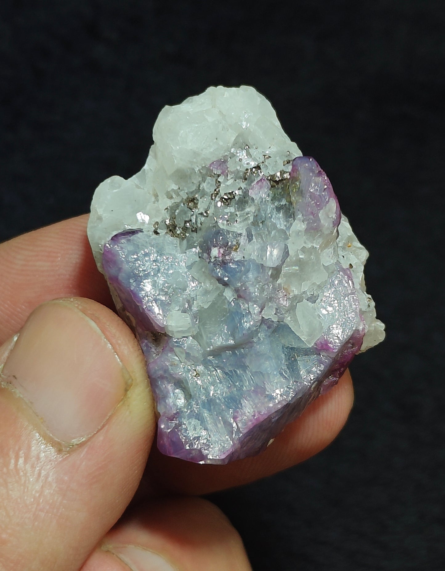 Natural corrundum on matrix 25 grams