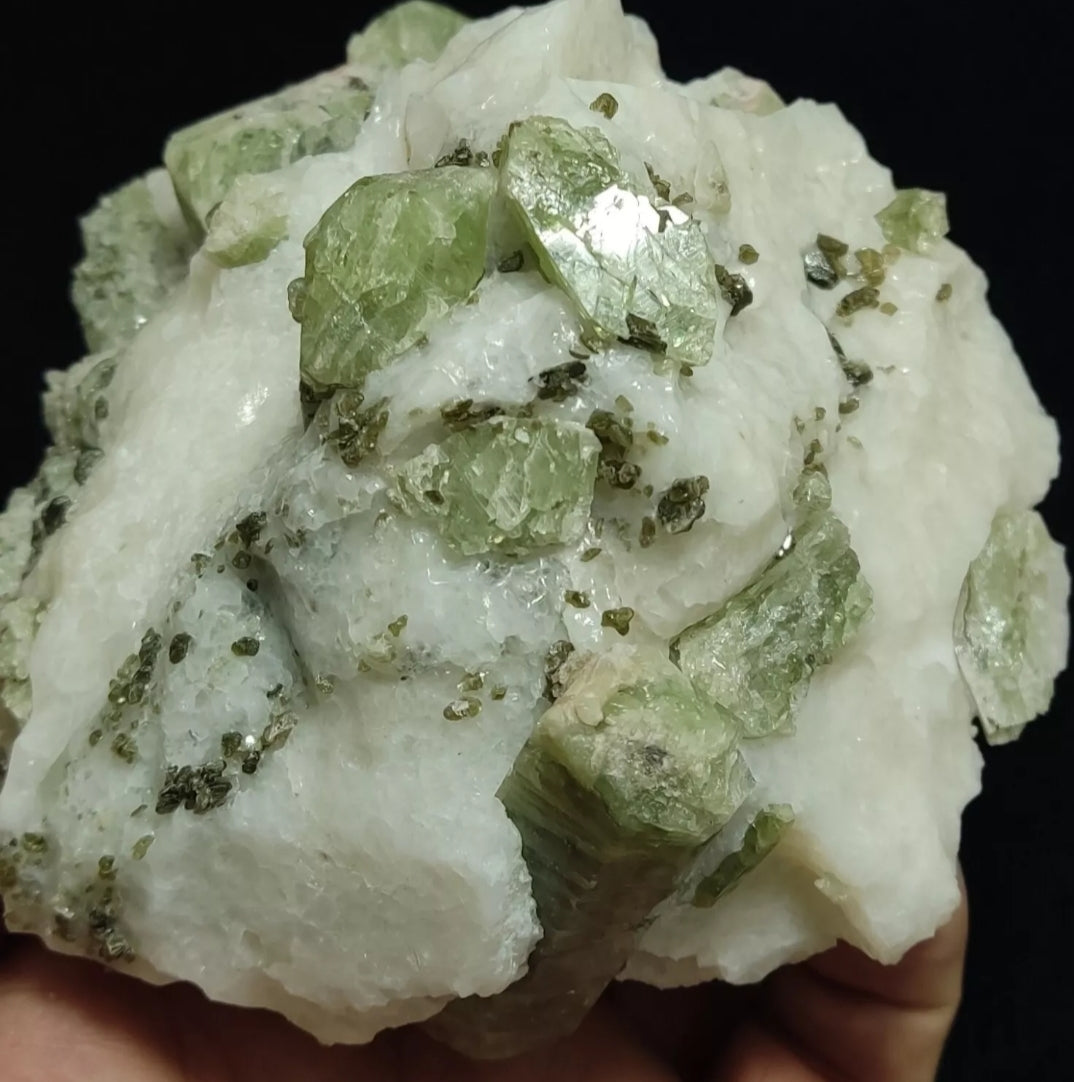 Green diopside crystals on matrix with mica 1067 grams