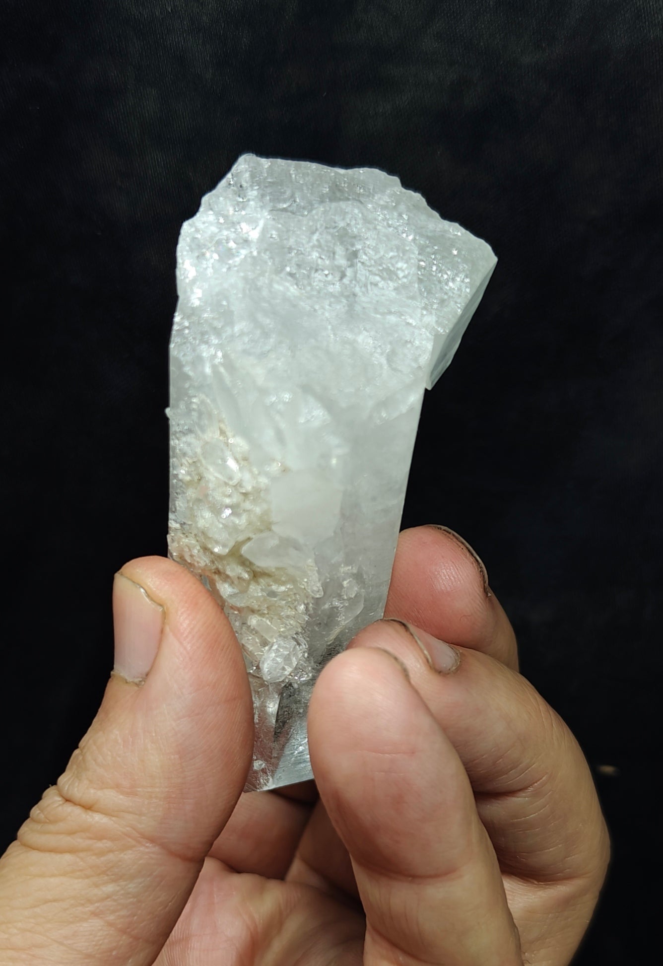 An amazing terminated twin Quartz Crystals specimen 142 grams