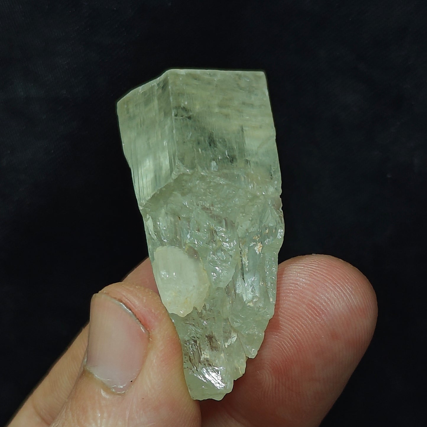 Natural spodumene crystal 39 grams