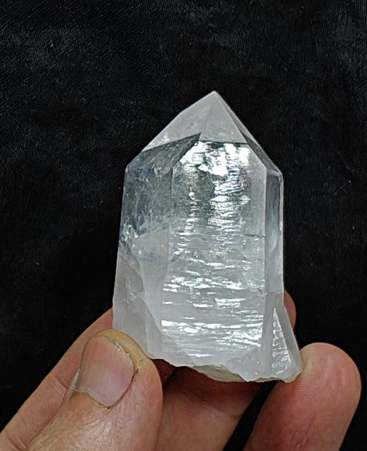 Natural clear quartz crystal 72 grams
