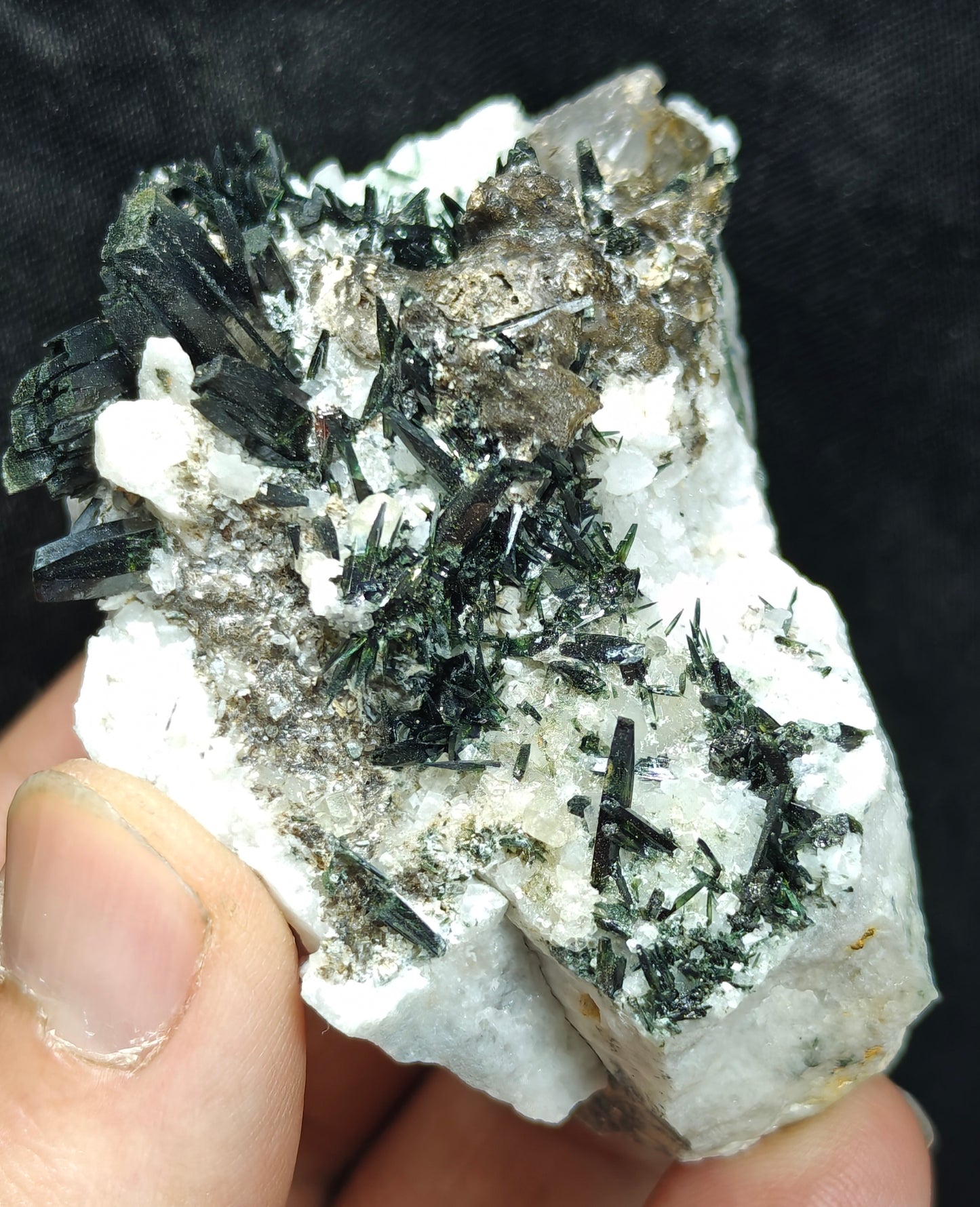 Single beautiful aesthetic aegirine crystals specimen 175 grams
