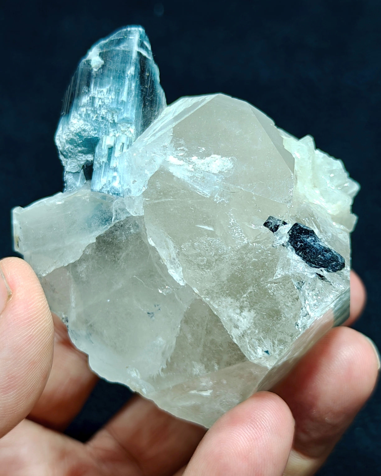 An amazing beautiful specimens of indicolite color Tourmaline embedded in terminated quartz 252 g