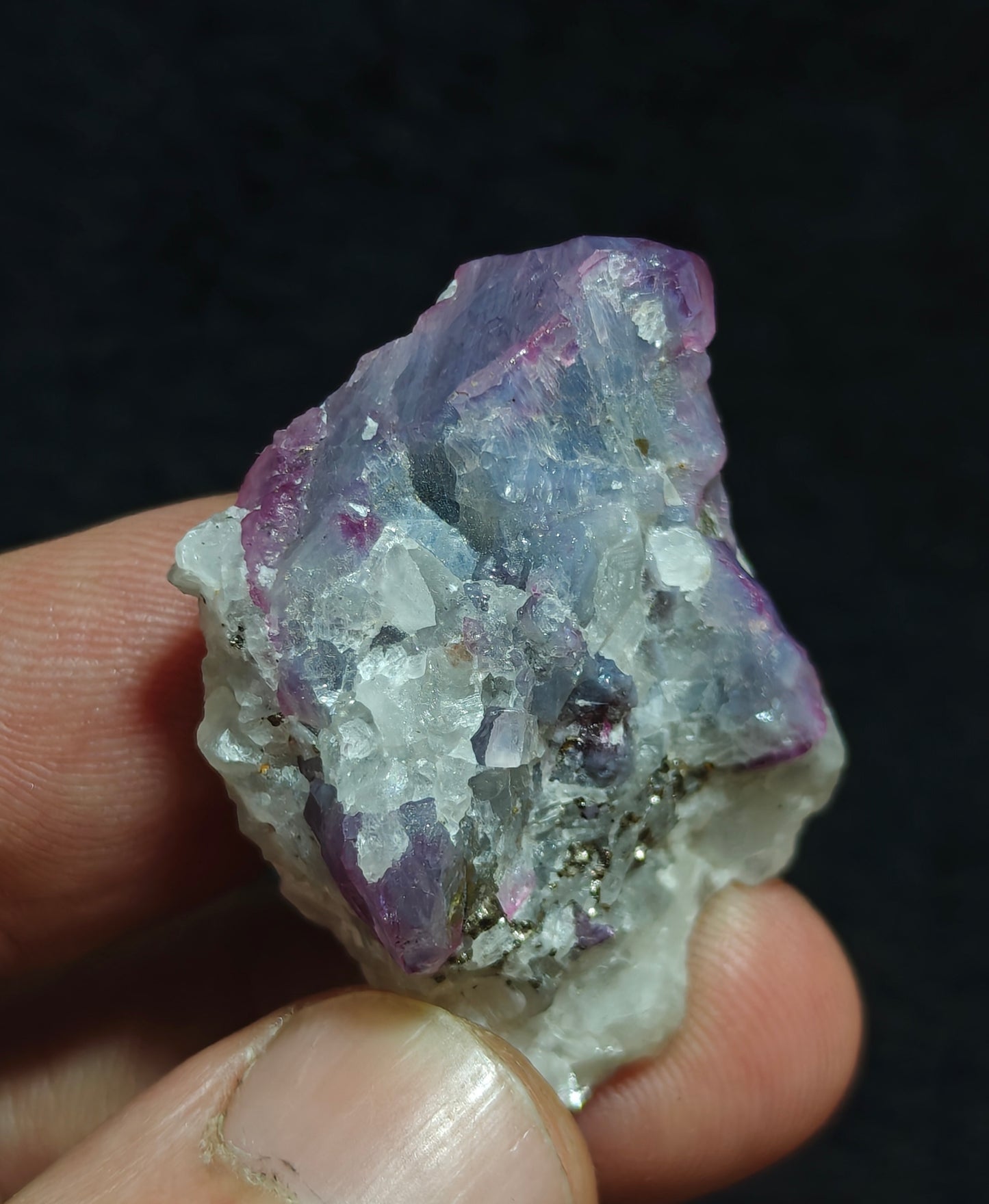 Natural corrundum on matrix 25 grams