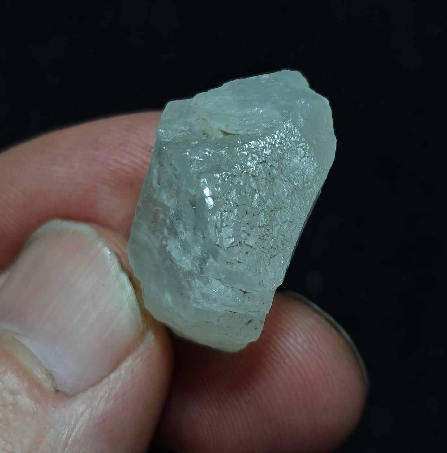 Natural gwindel quartz crystal 9 grams