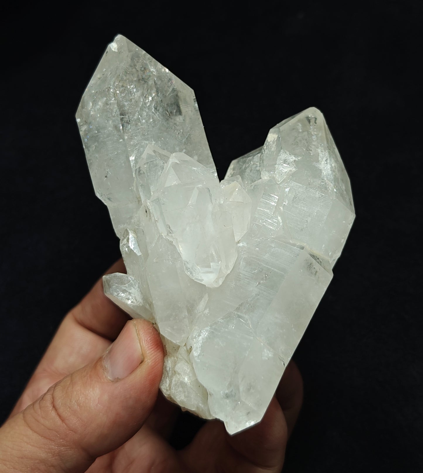 An amazing specimen of beautifully terminated quartz Crystals 433 grams