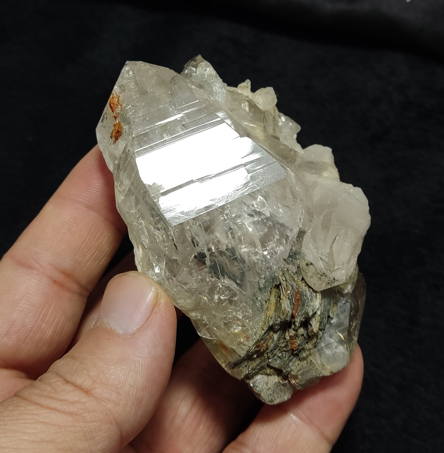 Natural terminated Quartz Crystal Specimen 219 grams