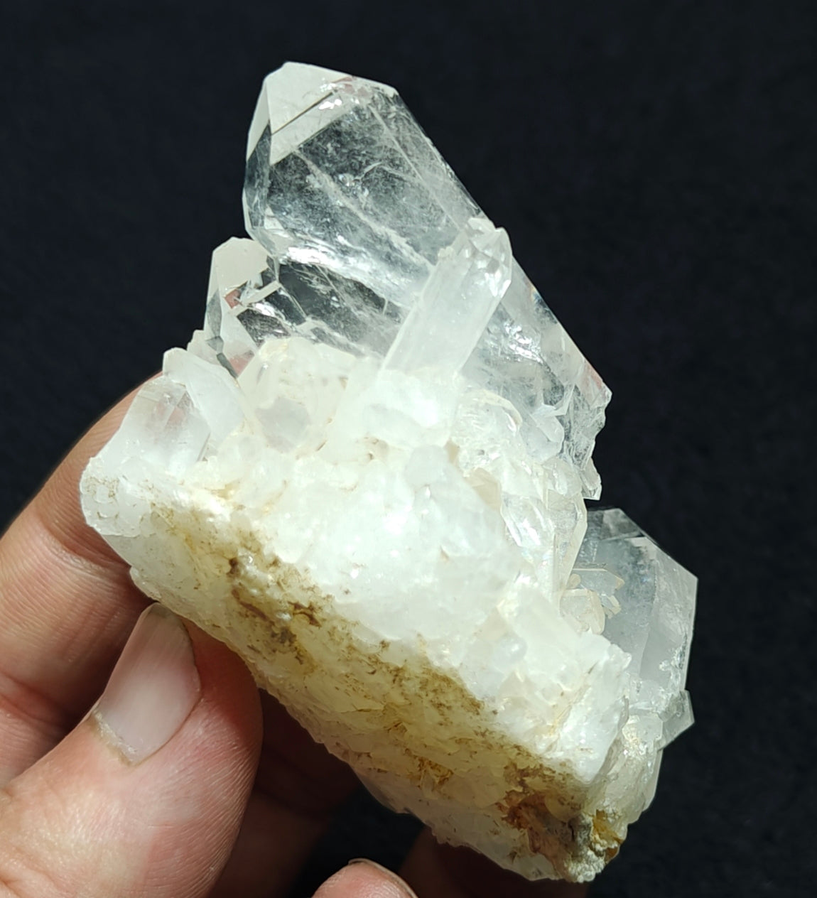 Single beautiful terminated Faden Quartz crystals specimen 132 grams