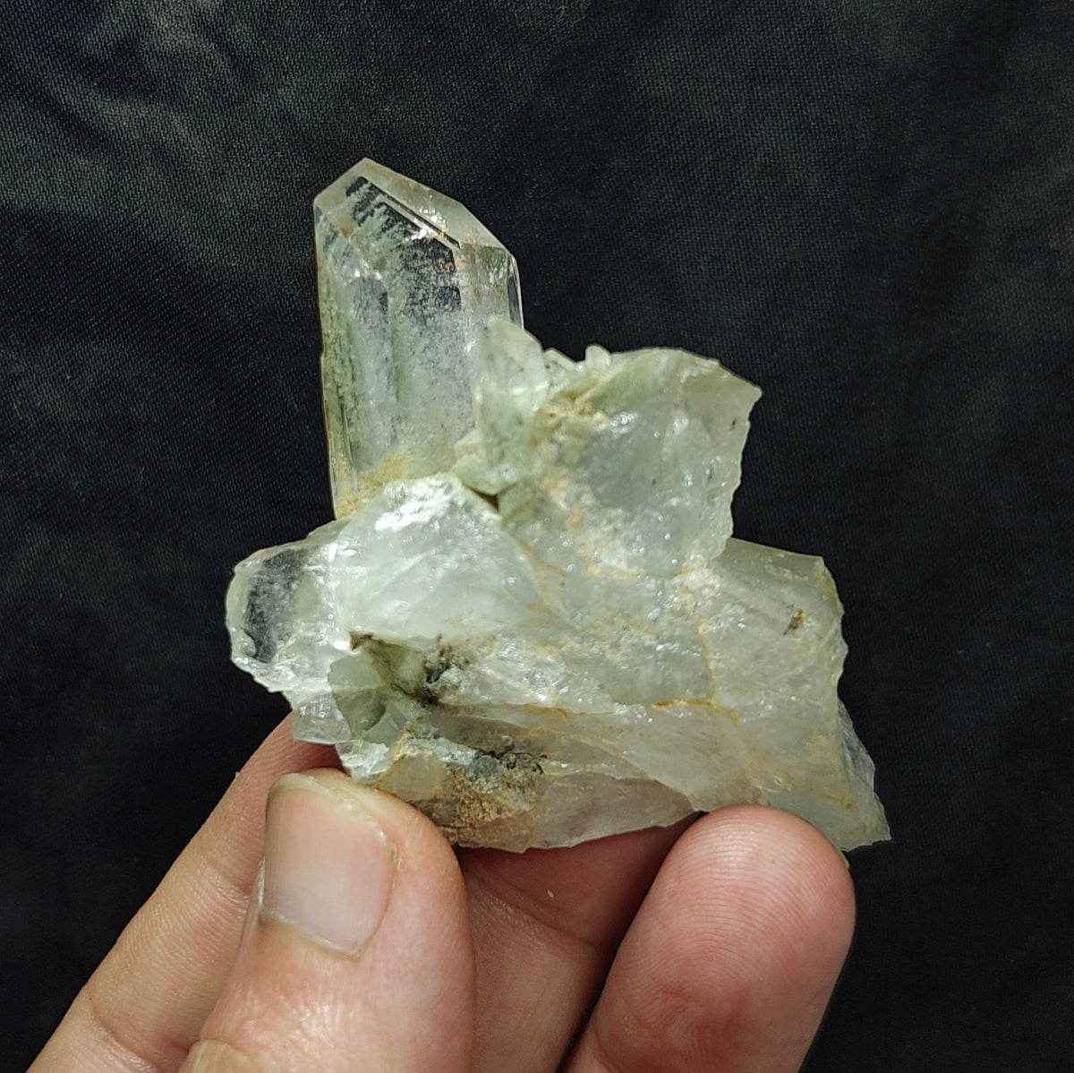 両剣クローライトクォーツ（緑泥石入り水晶）クラスター 64g