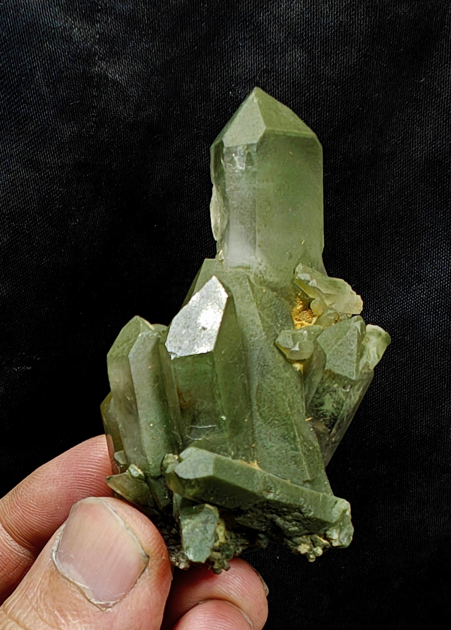 Natural terminated Chlorite Quartz cluster 67 grams