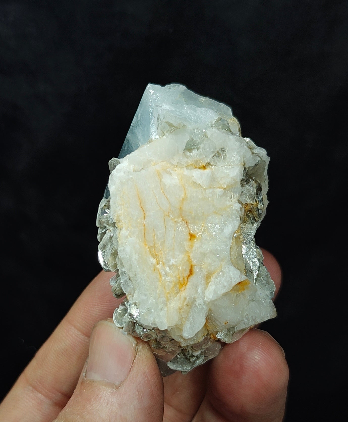 Aquamarine Specimen with associated Muscovite and Fluorite 82 grams