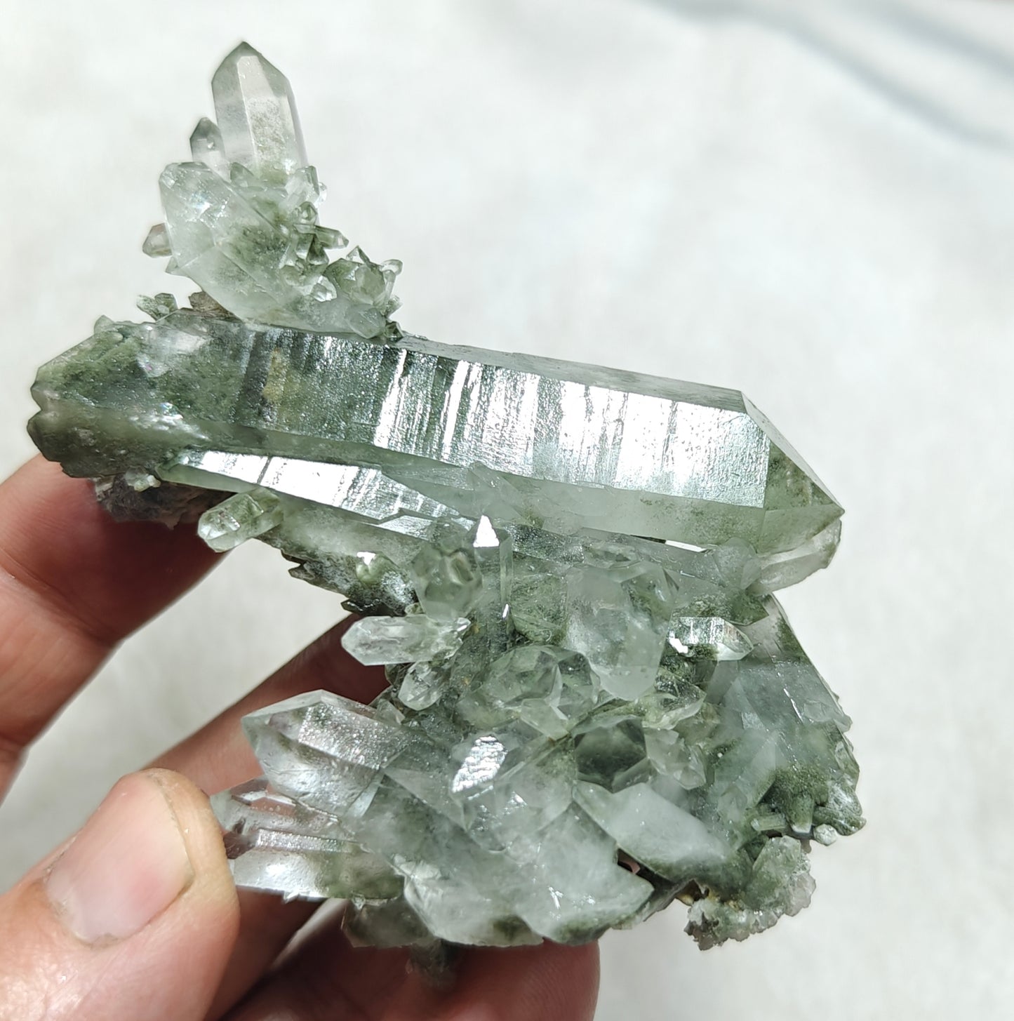Chlorite Quartz crystals cluster 87 grams