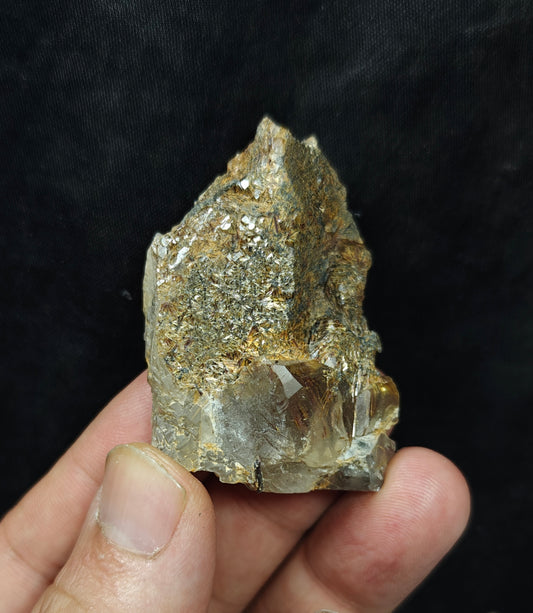 Rutiles on quartz 46 grams