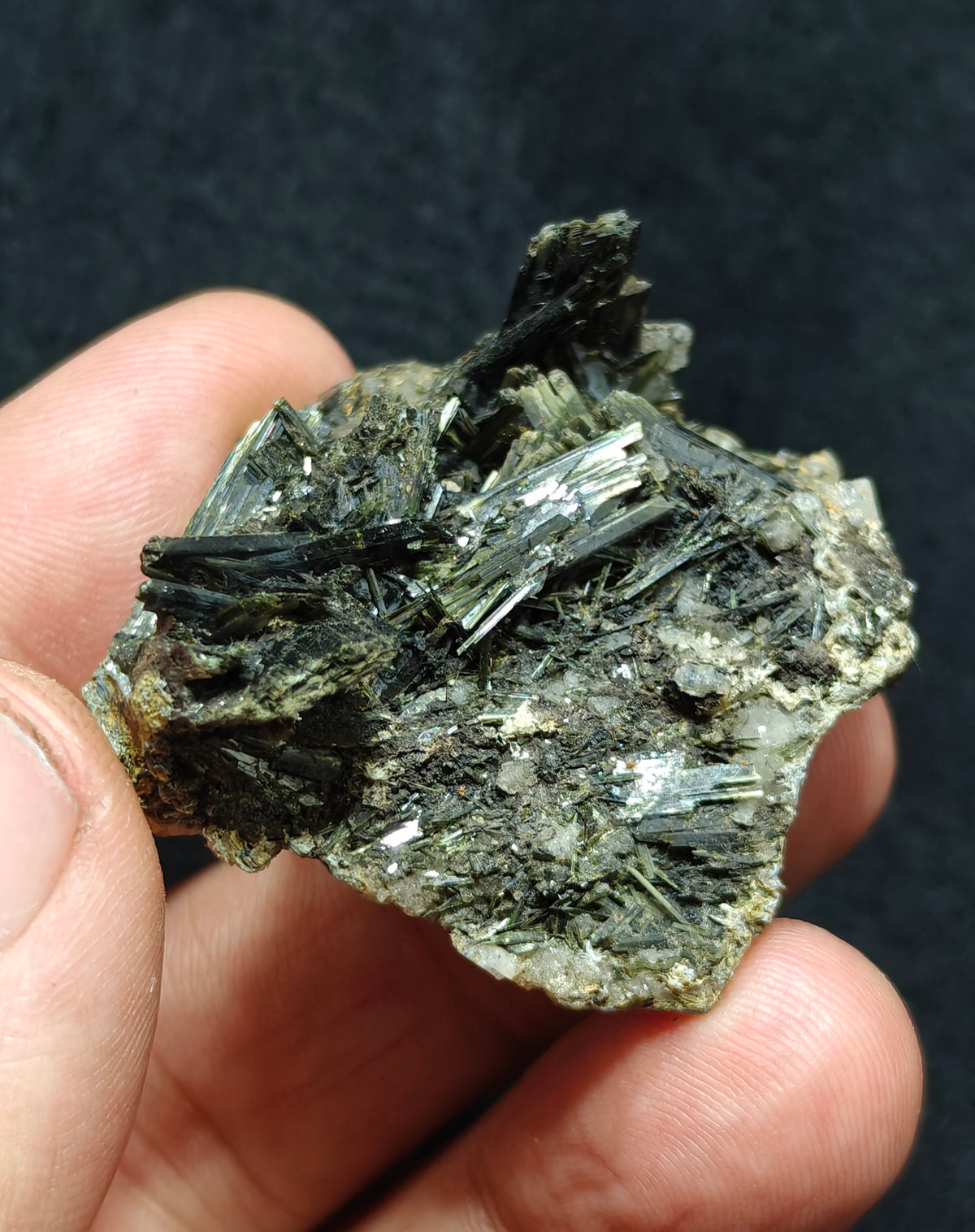 Natural Aegirine cluster 32 grams