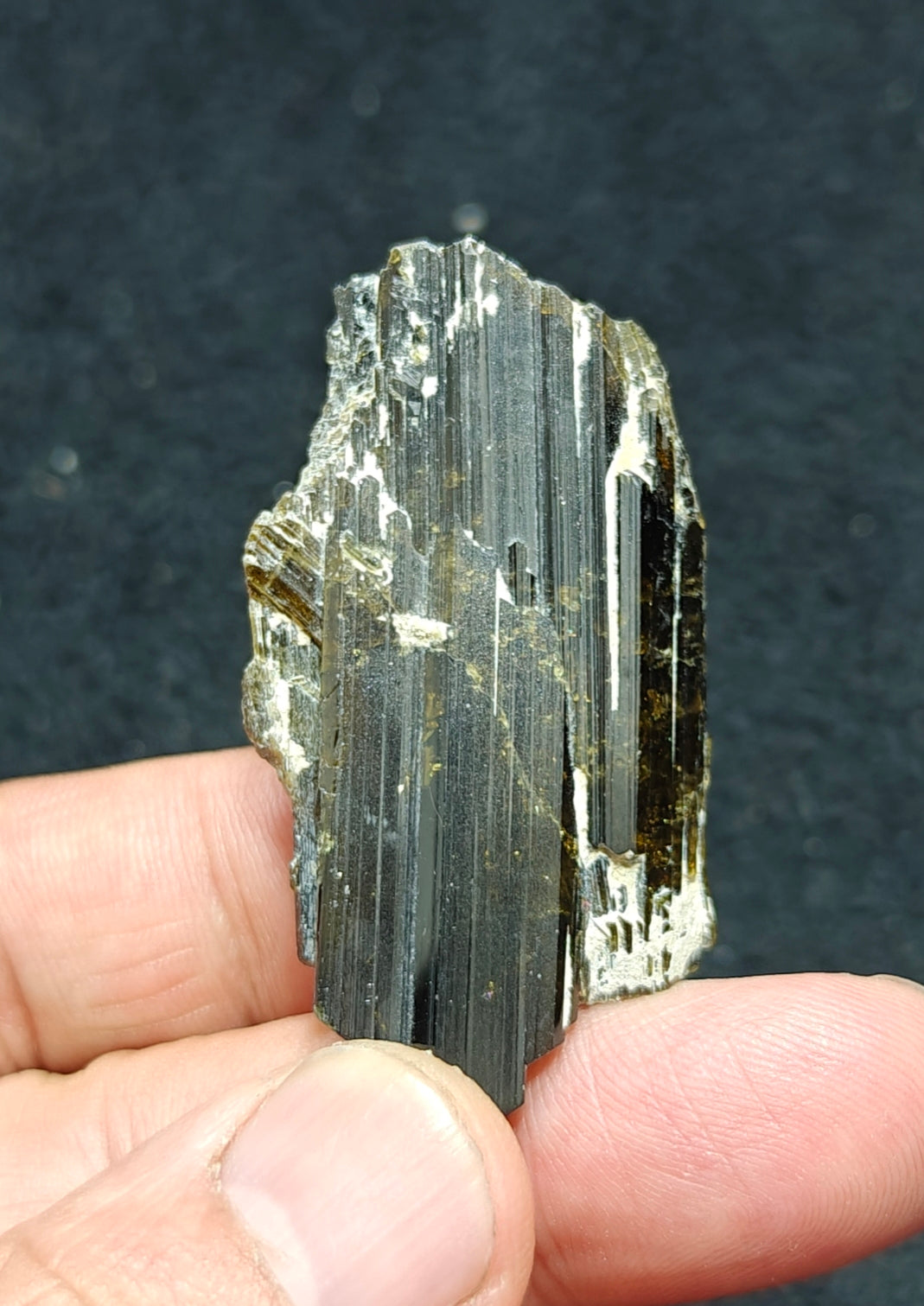 Epidote crystal 18.5 grams