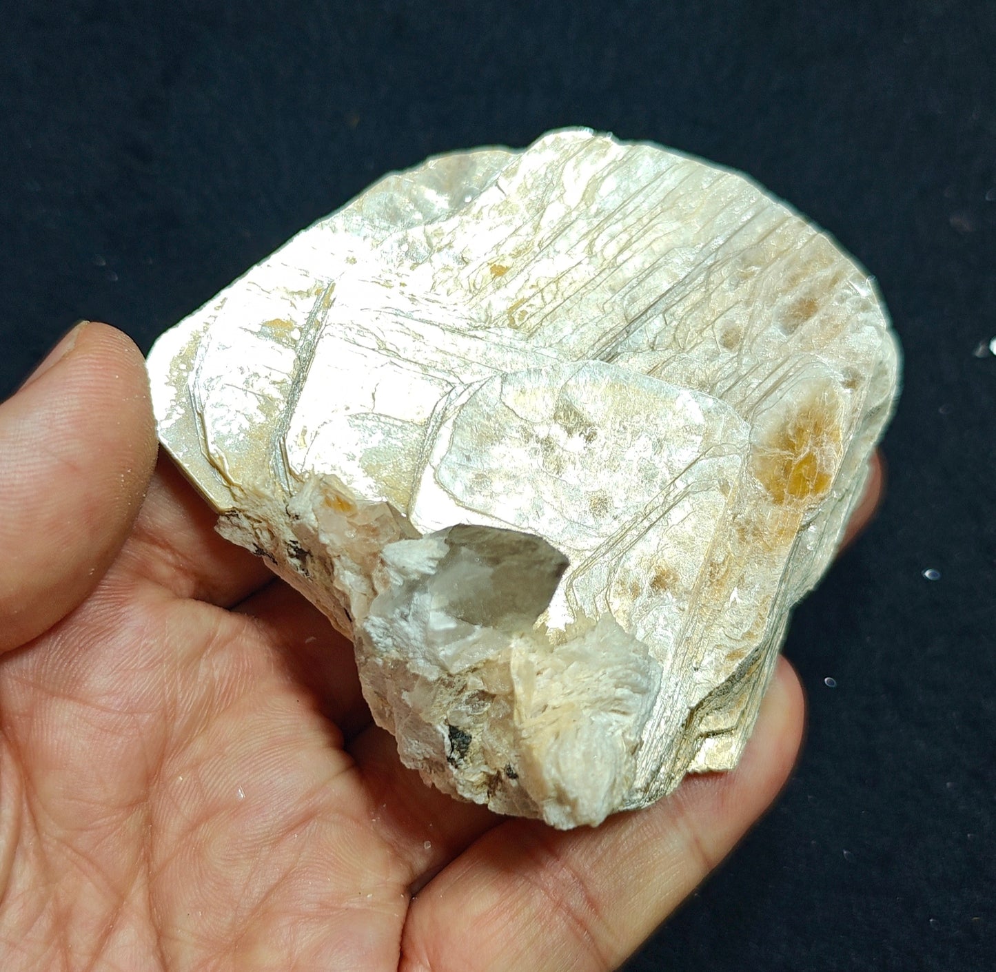 Mica variety muscovite 179 grams