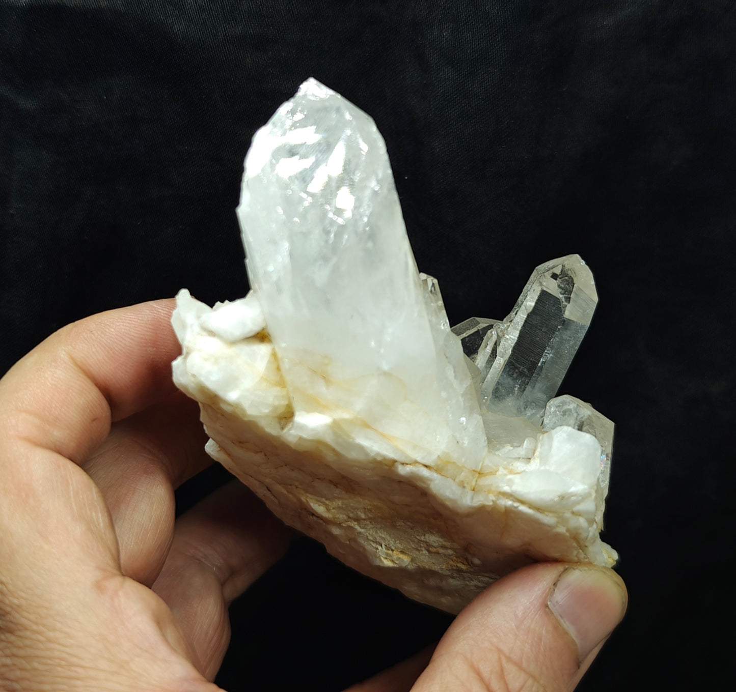 Natural Terminated quartz Crystals cluster 394 grams
