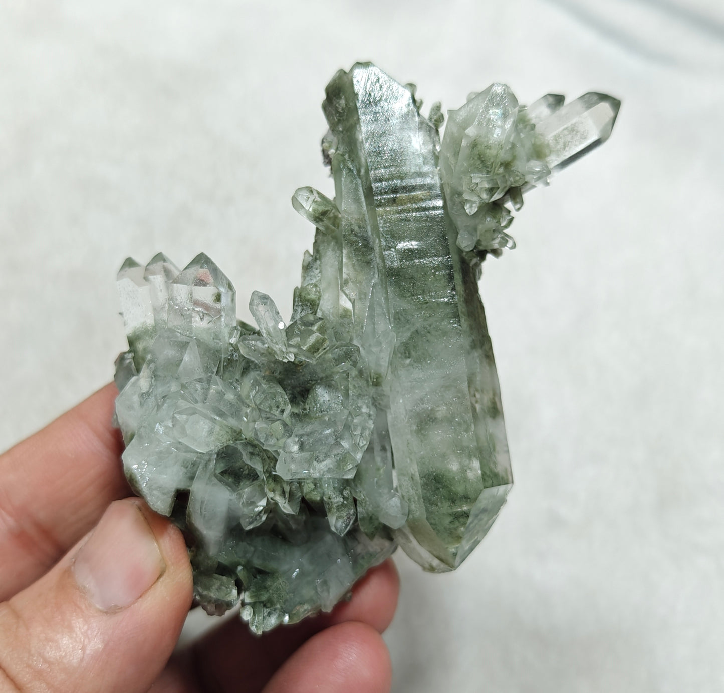 Chlorite Quartz crystals cluster 87 grams