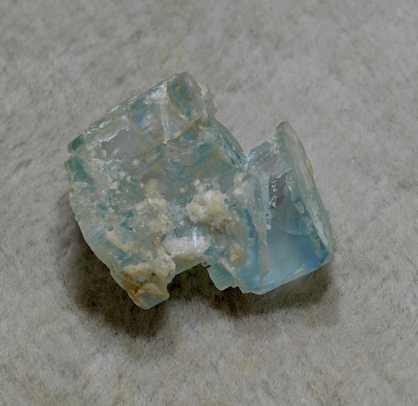 Etched Aquamarine floater Crystal 21 grams