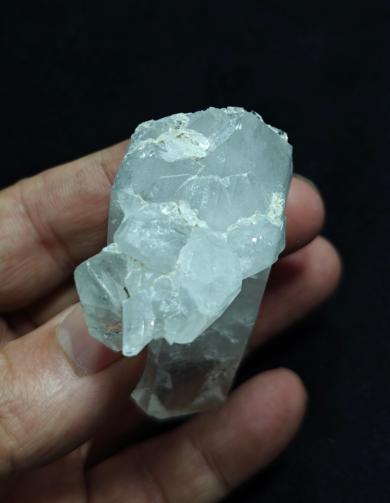 Natural quartz Crystals with twin crystals head and double terminated 133 grams