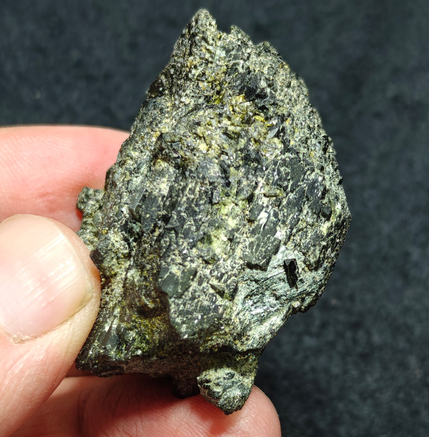 Natural dark green color epidote crystal 84 grams