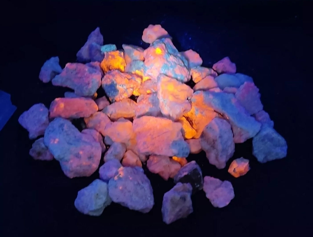 1200 grams fluorescent Hackmanite