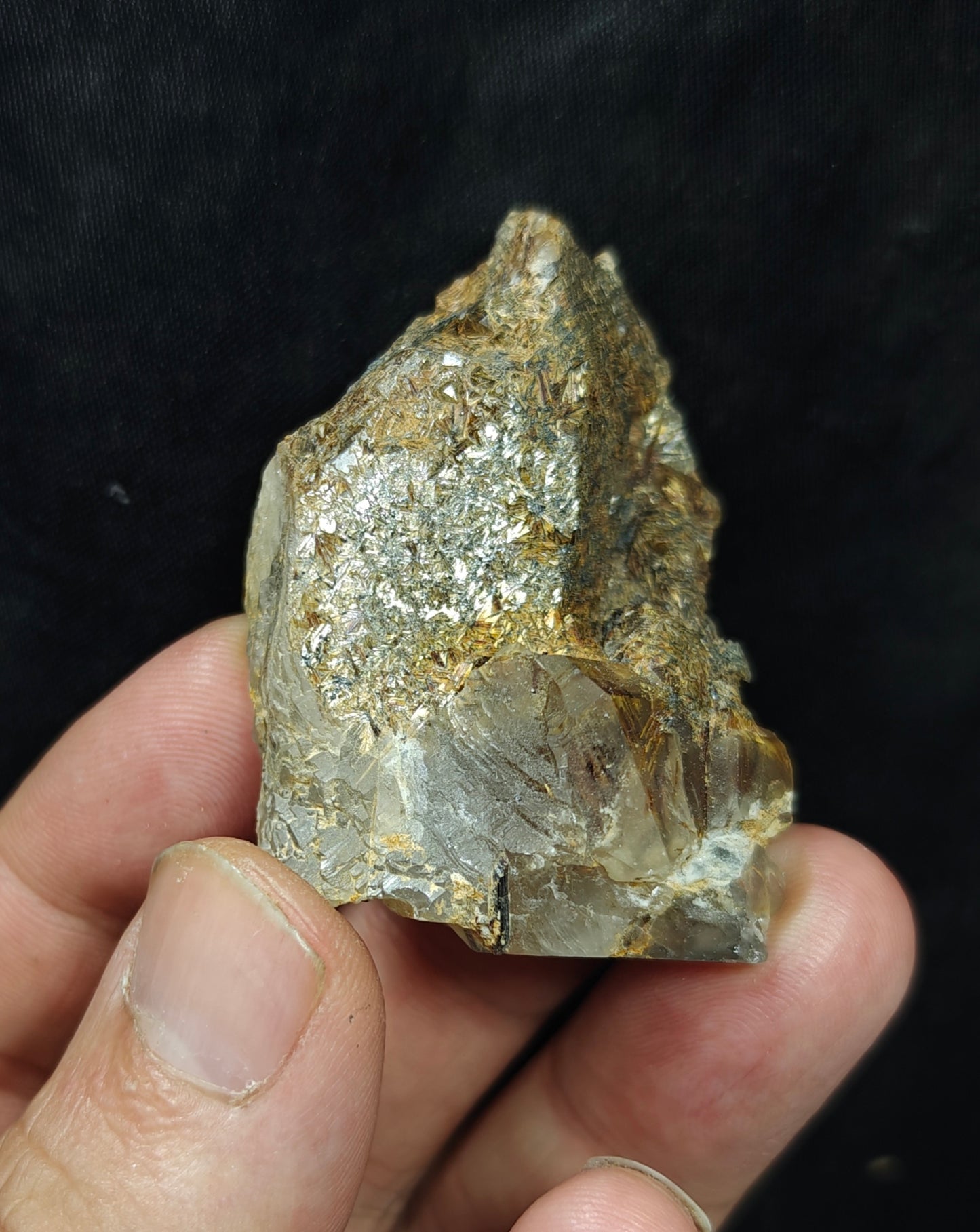 Rutiles on quartz 46 grams