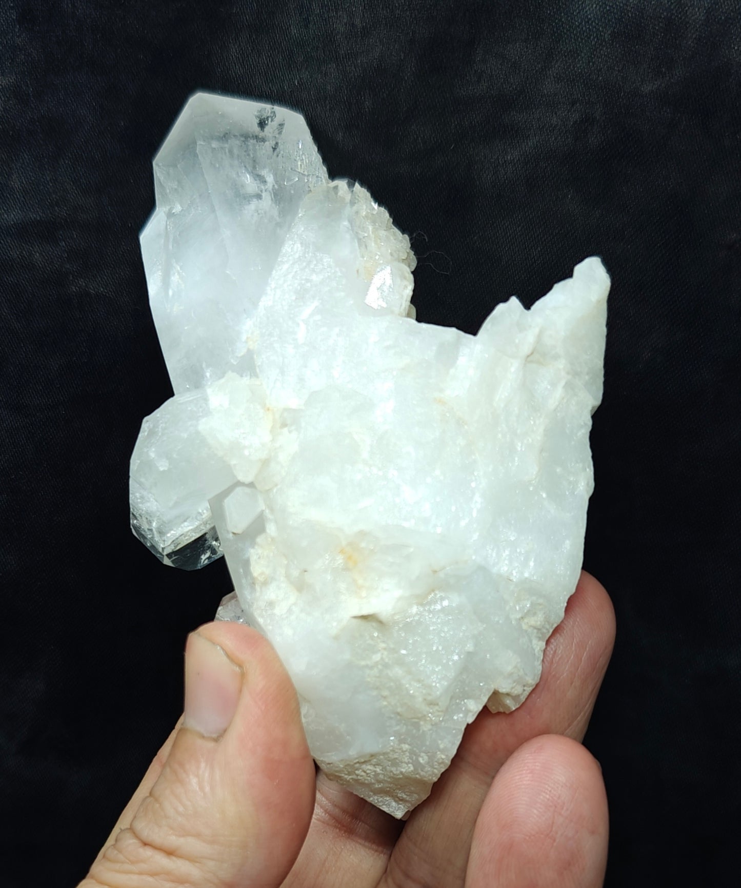 An amazing beautifully terminated clear Quartz Crystals cluster 223 grams
